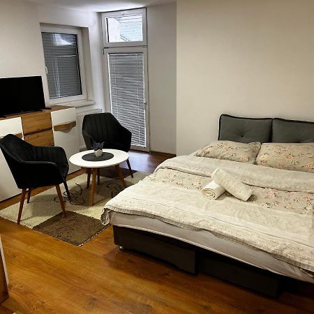 Apartmani Venci 트라브니크 외부 사진