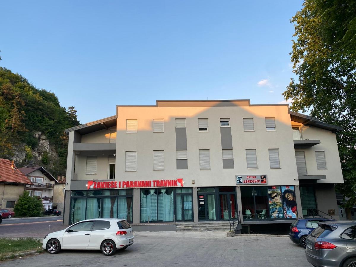 Apartmani Venci 트라브니크 외부 사진