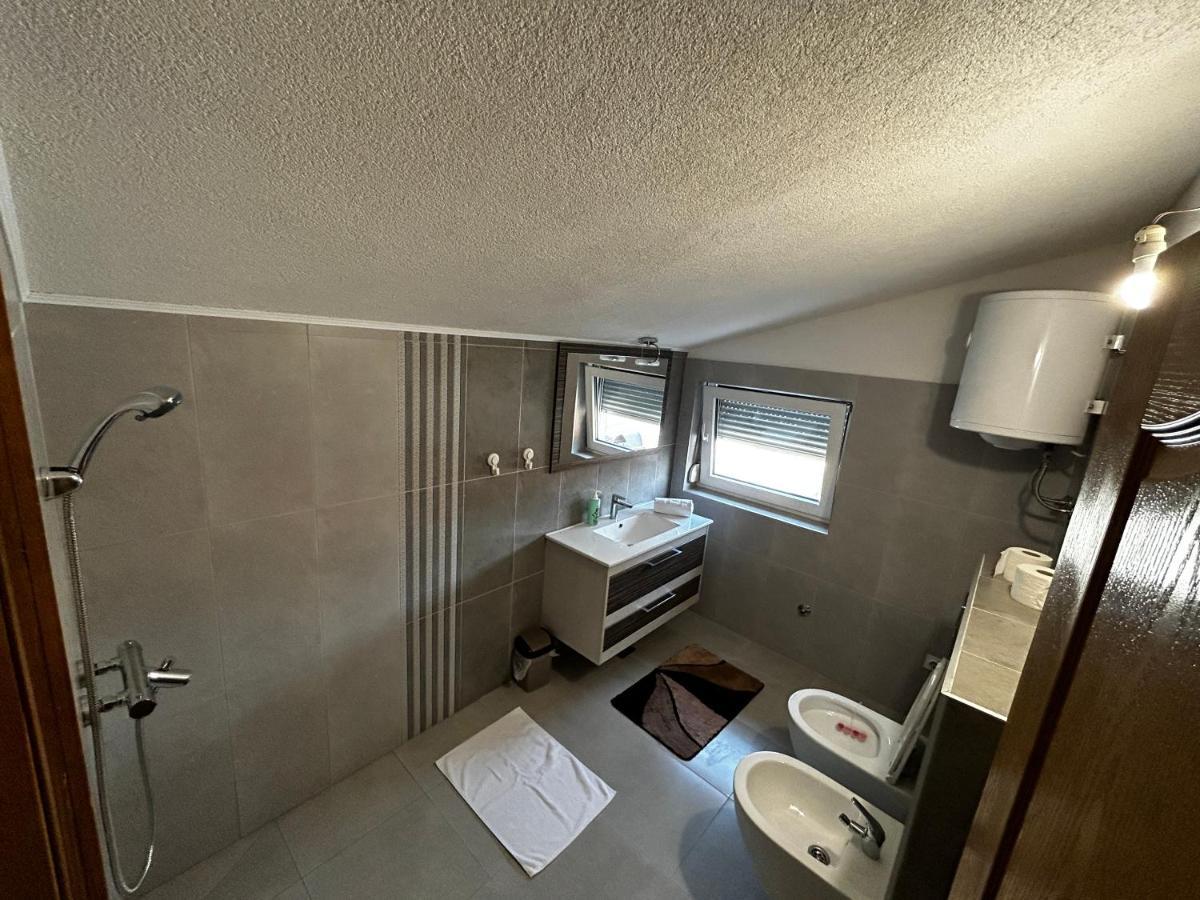 Apartmani Venci 트라브니크 외부 사진
